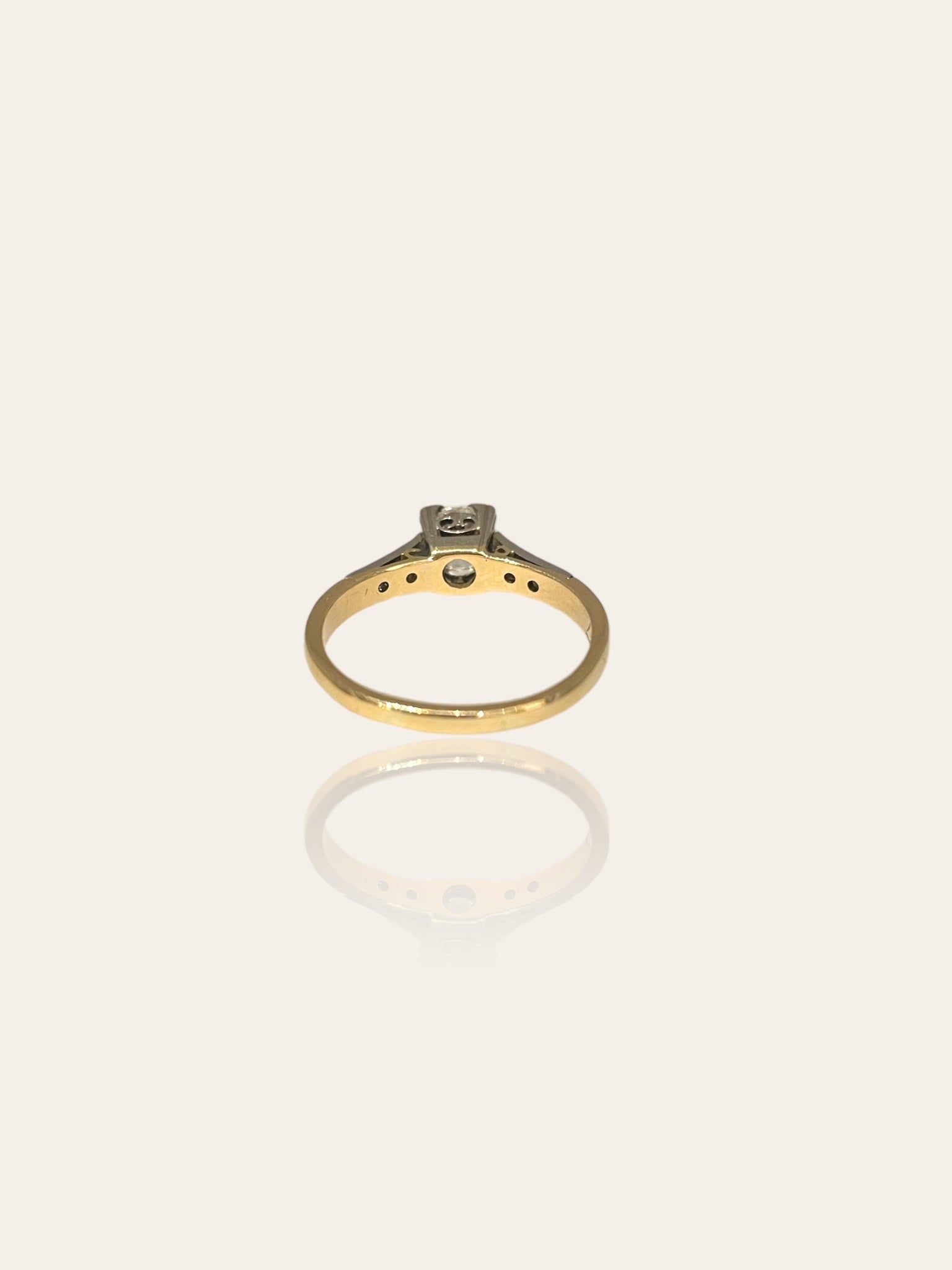 Geelgouden Solitaire ring bezet met diamant