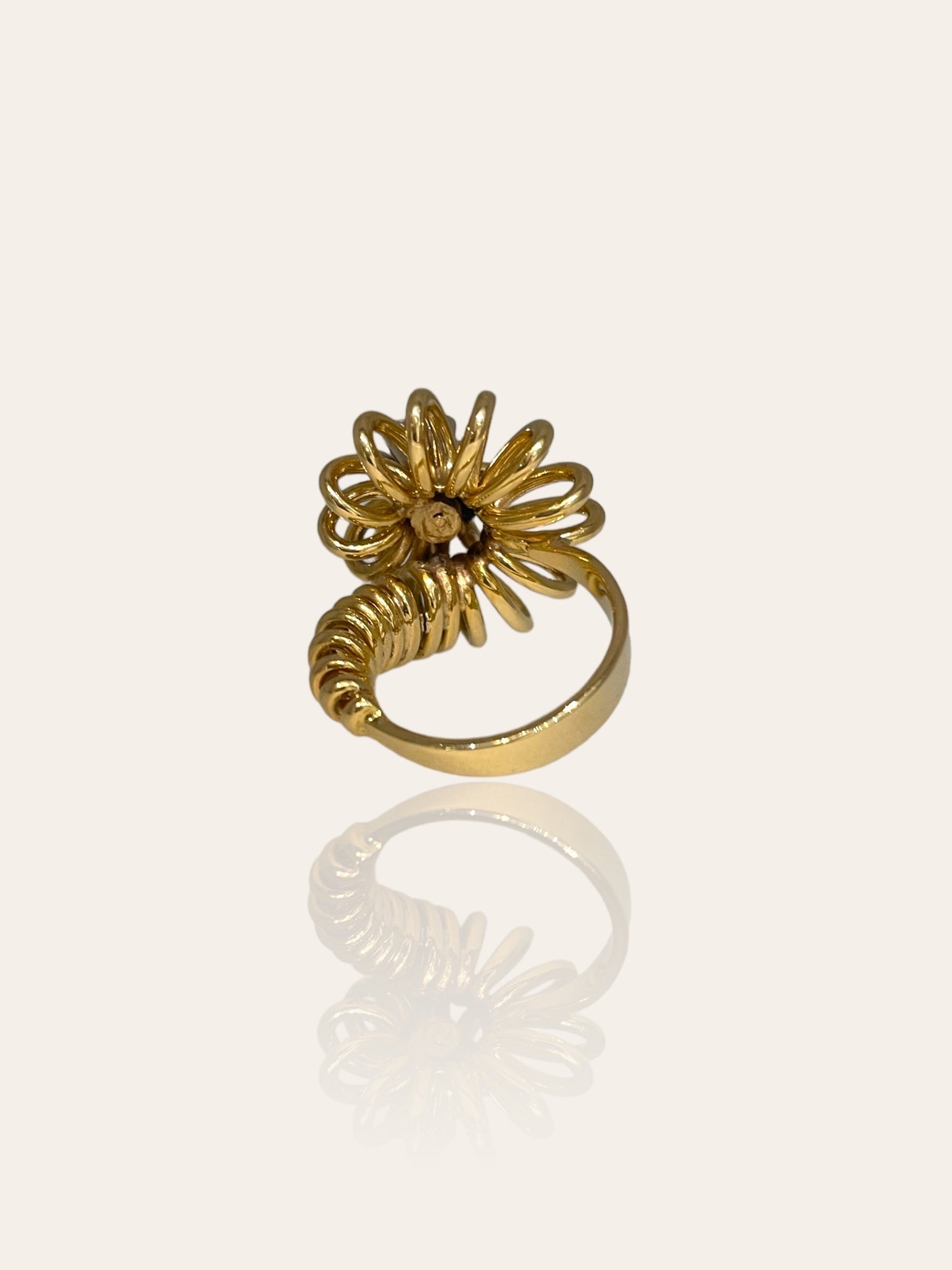 Geelgouden ring met saffier en diamant