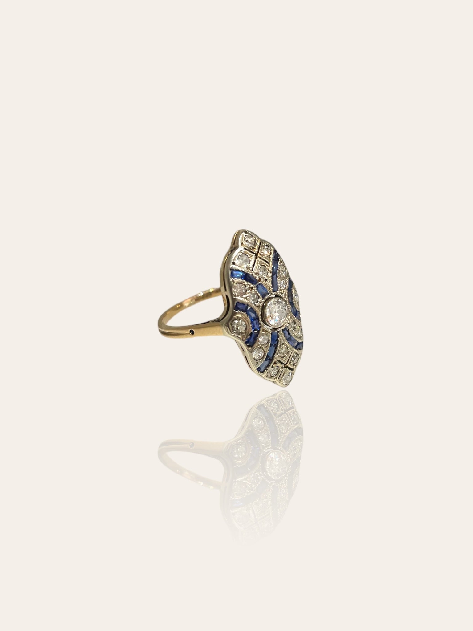 Art Deco prinsessen ring met diamant en saffier