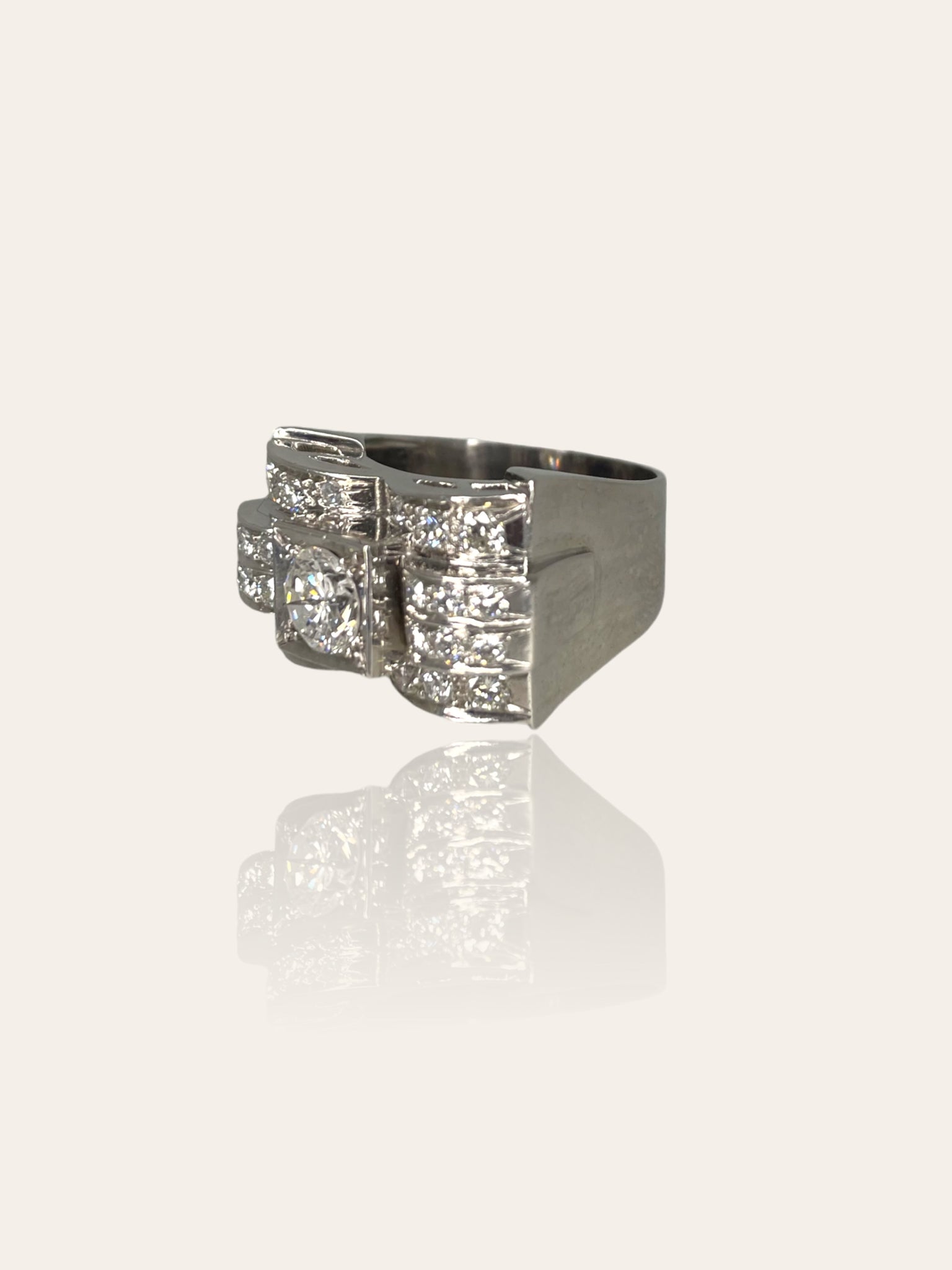 14K white gold fantasy ring set with brilliant cut diamonds