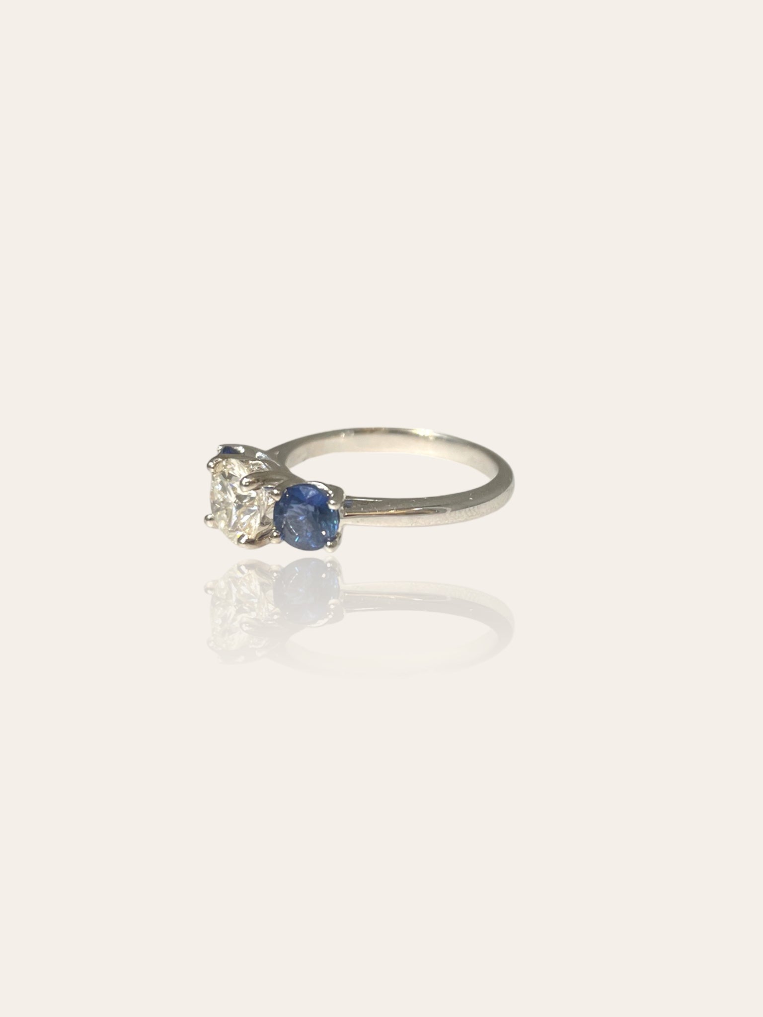 Brilliant and blue sapphire ring