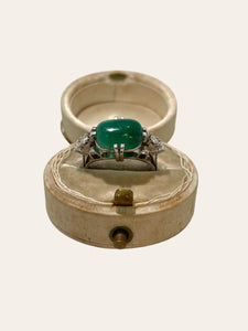 Art Deco ring met smaragd en briljant geslepen diamanten