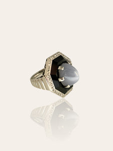 Art-Deco entourage ring with star sapphire